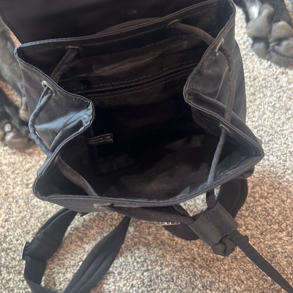 Mini guess backpack - Picture 3 of 4